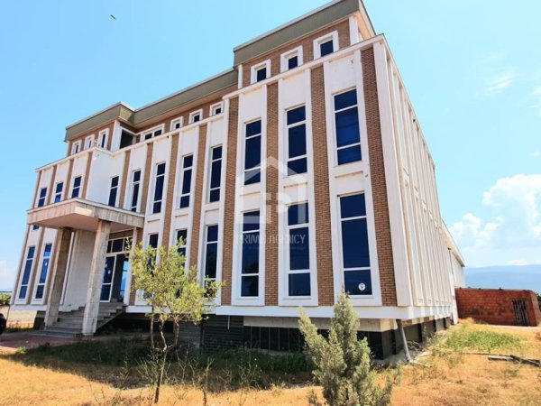 SHITET: OBJEKT BIZNESI KT- 3 / zona: Autostradë Tiranë – Mamurras “