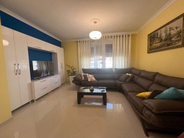 Tirane, jepet me qera apartament 2+1+Ballkon Kati 4, 100 m² 600 € (Don Bosko)