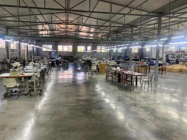 Tirane, jepet me qera magazine Kati 0, 1.000 m² 3.500 € (BESIM ALLA YZBERISHT)