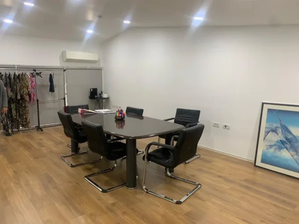 Tirane, jepet me qera magazine Kati 0, 1.000 m² 3.500 € (BESIM ALLA YZBERISHT)