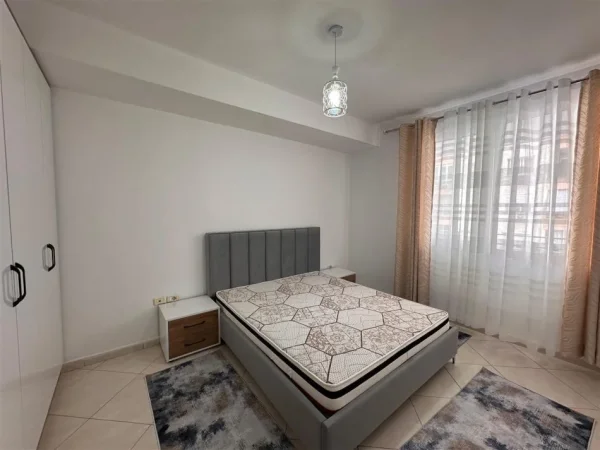 Tirane, jepet me qera apartament 2+1 Kati 4, 104 m² 500 € (tek Kompleksi Fratari)