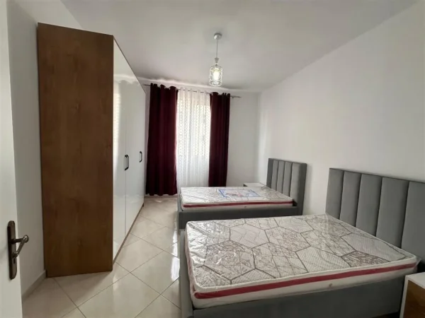 Tirane, jepet me qera apartament 2+1 Kati 4, 104 m² 500 € (tek Kompleksi Fratari)