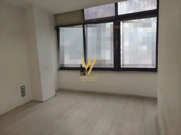 Tirane, jepet me qera ambjent biznesi Kati 2, 140 m² 1.700 € (BULEVARDI I RI)