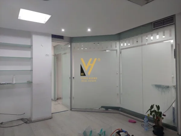 Tirane, jepet me qera ambjent biznesi Kati 2, 140 m² 1.700 € (BULEVARDI I RI)