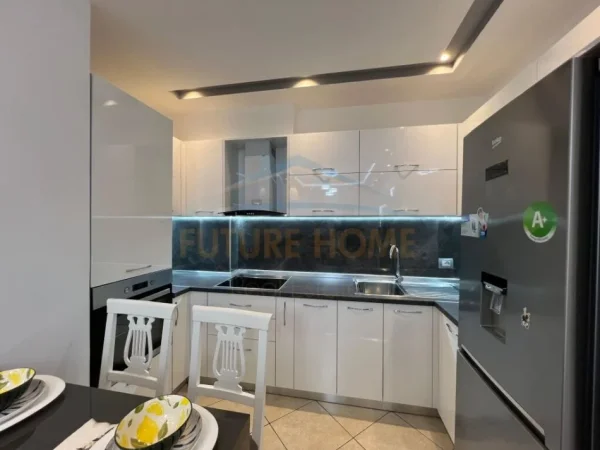Tirane, shitet apartament 2+1+Aneks+Ballkon Kati 1, 94 m² 145.000 € (3 Deshmoret)