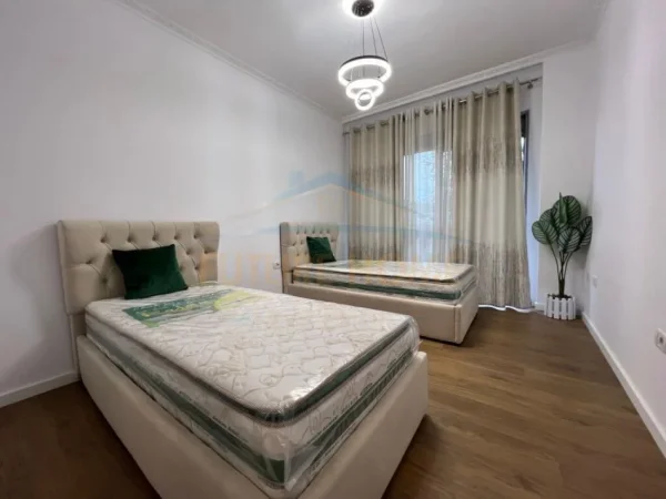 Tirane, shitet apartament 2+1+Aneks+Ballkon Kati 1, 94 m² 145.000 € (3 Deshmoret)