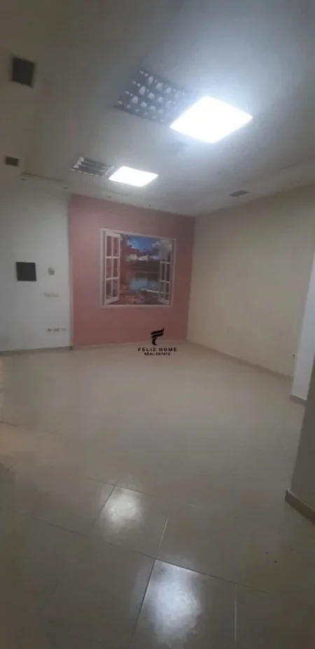 Tirane, jepet me qera zyre Kati 2, 26 m² 400 € (RRUGA E KAVAJES)