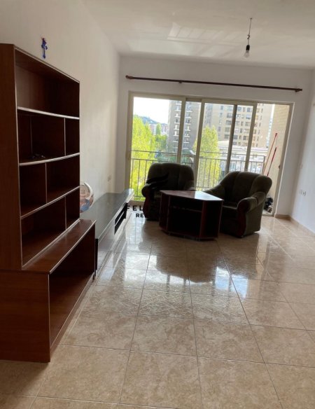 Tirane, jepet me qera apartament 2+1 Kati 3, 100 m² 450 € (ISH FUSHA AVIACIONIT)