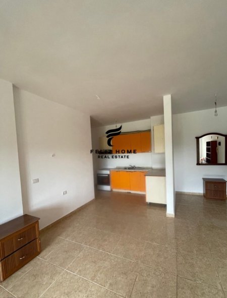 Tirane, jepet me qera apartament 2+1 Kati 3, 100 m² 450 € (ISH FUSHA AVIACIONIT)