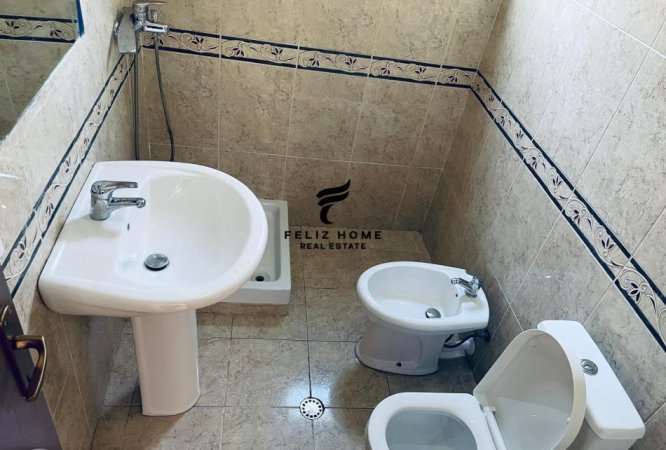 Tirane, jepet me qera apartament 2+1 Kati 3, 100 m² 450 € (ISH FUSHA AVIACIONIT)