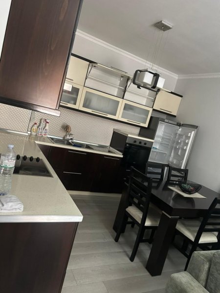 Tirane, jepet me qera apartament 1+1 Kati 3, 67 m² 400 € (Yzberisht)
