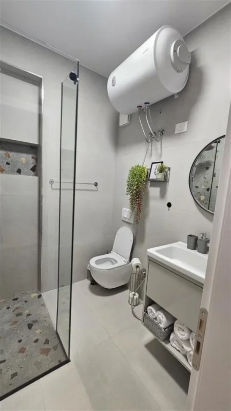 Tirane, jepet me qera apartament 2+1 Kati 6, 74 m² 700 € (Ali Demi)