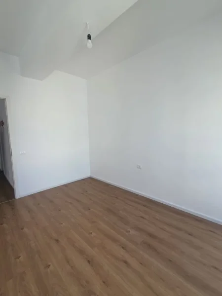 Tirane, jepet me qera apartament 1+1 Kati 5, 70 m² 450 € (Ali Demi)