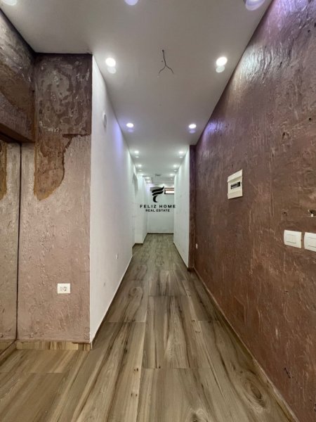 Tirane, jepet me qera dyqan Kati 0, 30 m² 900 € (21 DHJETORI)