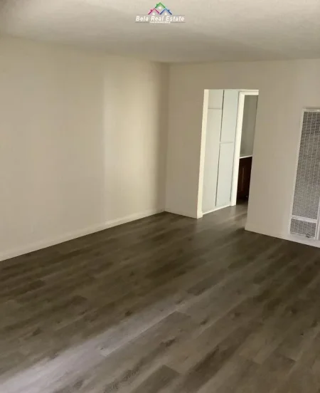 Tirane, jepet me qera zyre Kati 3, 82 m² 500 € (rruga e Dibres)