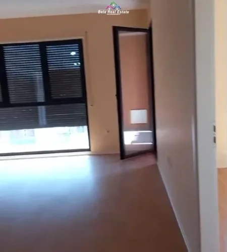 Tirane, jepet me qera zyre Kati 3, 101 m² 600 € (Porcelani)