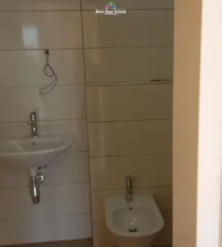 Tirane, jepet me qera zyre Kati 3, 101 m² 600 € (Porcelani)