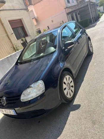 Elbasan, shitet makine Golf 5 2007 Nafte, blu e errët manuale Kondicioner 234.999 km 3.699 €