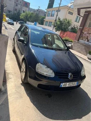 Elbasan, shitet makine Golf 5 2007 Nafte, blu e errët manuale Kondicioner 234.999 km 3.699 €