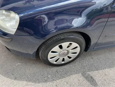 Elbasan, shitet makine Golf 5 2007 Nafte, blu e errët manuale Kondicioner 234.999 km 3.699 €