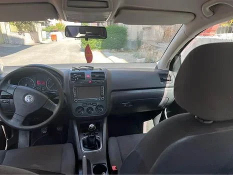 Elbasan, shitet makine Golf 5 2007 Nafte, blu e errët manuale Kondicioner 234.999 km 3.699 €