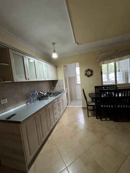 Tirane, jepet me qera apartament 2+1+Ballkon Kati 2, 80 m² 550 € (Myslym shyr, te tregu cam)