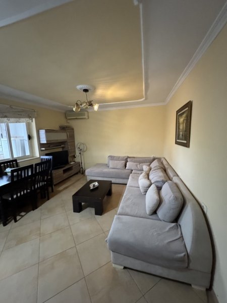 Tirane, jepet me qera apartament 2+1+Ballkon Kati 2, 80 m² 550 € (Myslym shyr, te tregu cam)