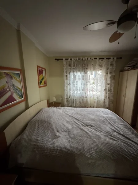 Tirane, jepet me qera apartament 2+1+Ballkon Kati 2, 80 m² 550 € (Myslym shyr, te tregu cam)