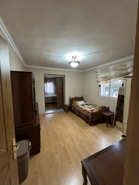 Tirane, jepet me qera apartament 2+1+Ballkon Kati 2, 80 m² 550 € (Myslym shyr, te tregu cam)