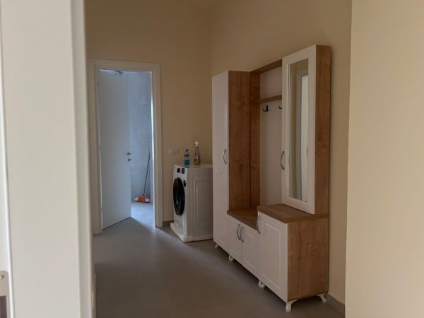 Tirane, jepet me qera apartament 2+1+Aneks+Ballkon Kati 1, 85 m² 500 € (ALI DEMI)