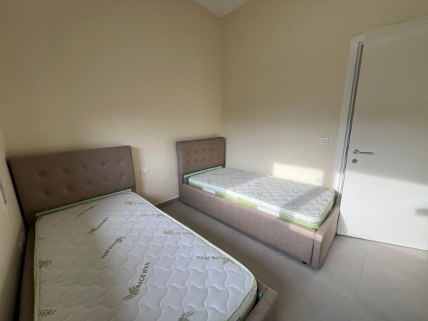 Tirane, jepet me qera apartament 2+1+Aneks+Ballkon Kati 1, 85 m² 500 € (ALI DEMI)