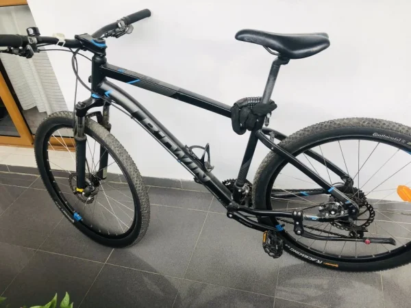 Tirane, shes biciklete per meshkuj Btwin gri e erret 280 €