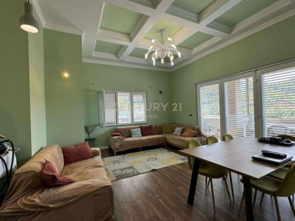 Tirane, shes apartament 3+1+2+ 2 POSTE PARKIMI , 204 m² 420.000 € (Liqeni i Thatë)