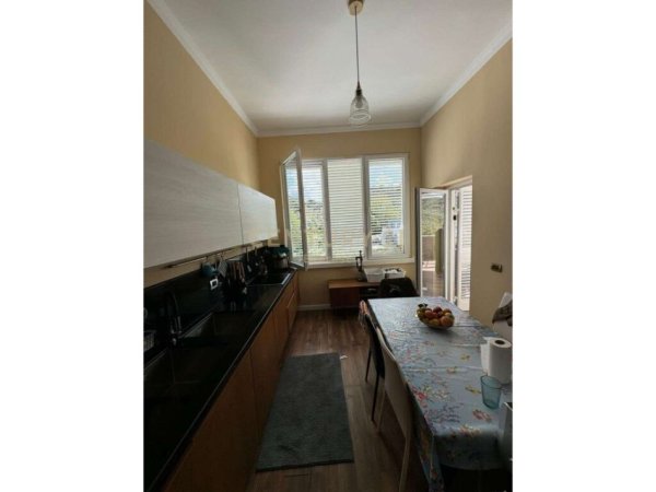 Tirane, shes apartament 3+1+2+ 2 POSTE PARKIMI , 204 m² 420.000 € (Liqeni i Thatë)