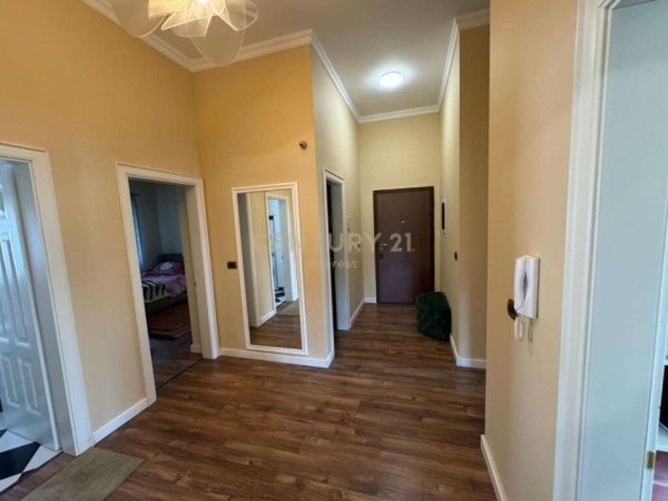 Tirane, shes apartament 3+1+2+ 2 POSTE PARKIMI , 204 m² 420.000 € (Liqeni i Thatë)