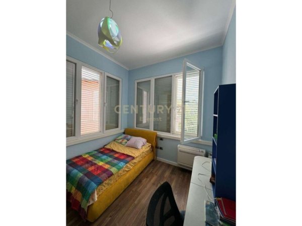 Tirane, shes apartament 3+1+2+ 2 POSTE PARKIMI , 204 m² 420.000 € (Liqeni i Thatë)