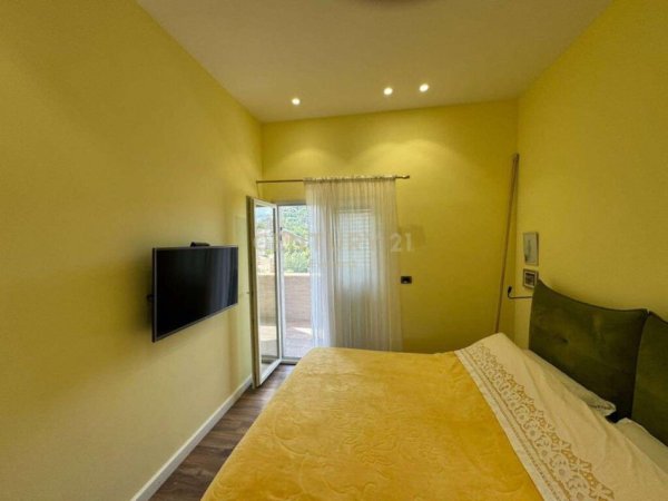 Tirane, shes apartament 3+1+2+ 2 POSTE PARKIMI , 204 m² 420.000 € (Liqeni i Thatë)