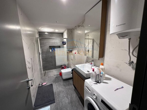 Tirane, jepet me qera apartament 2+1+Ballkon Kati 3, 80 m² 800 € (Shkolla e Baletit)