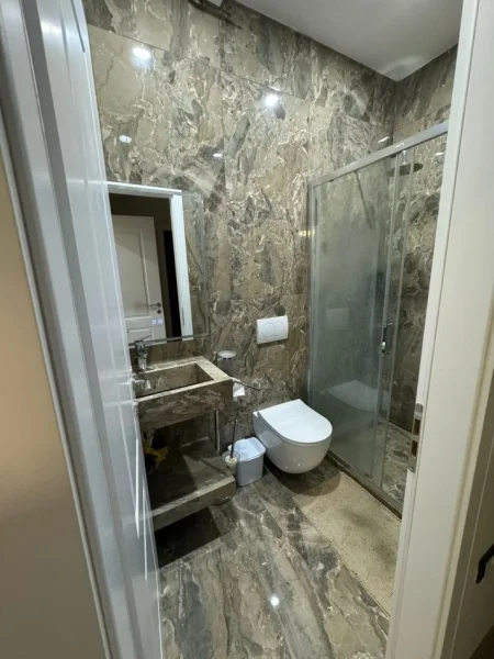 Vlore, jepet me qera apartament 2+1+Ballkon Kati 2, 600 € (Ismail Qemali)