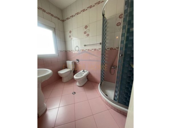Tirane, jepet me qera 2+1+Ballkon , 180 m² 700 € (Don Bosko)