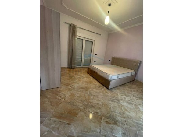 Tirane, jepet me qera 2+1+Ballkon , 180 m² 700 € (Don Bosko)