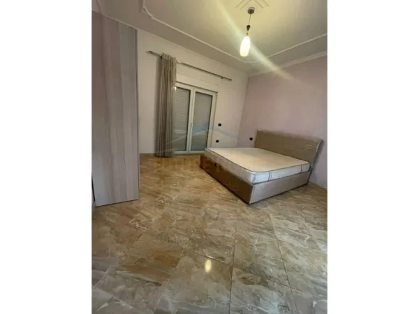 Tirane, jepet me qera 2+1+Ballkon , 180 m² 700 € (Don Bosko)