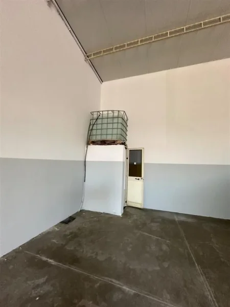 Tirane, jepet me qera Kati 0, 240 m² 1.300 € (Vore)