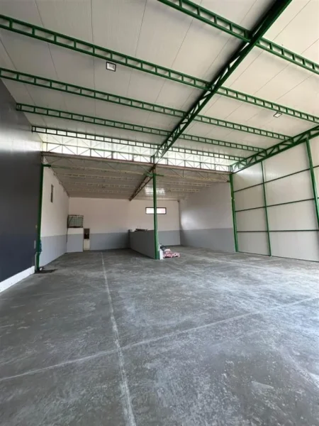 Tirane, jepet me qera Kati 0, 240 m² 1.300 € (Vore)