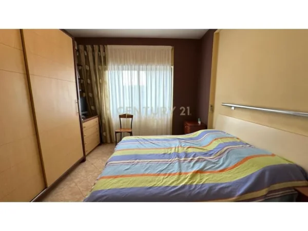 Tirane, shitet apartament 2+1+Ballkon Kati 4, 110 m² 225.000 € (komuna e parisit)