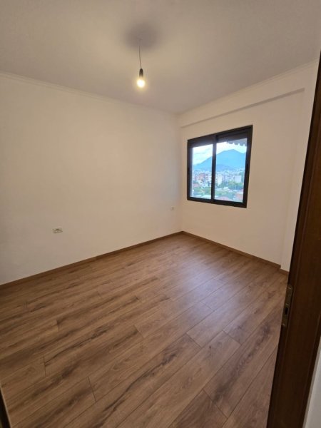 Tirane, shitet apartament 1+1+Ballkon Kati 5, 55 m² 90.000 € (Rruga e Dibres)