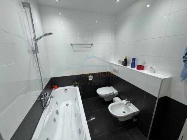 Tirane, jepet me qera apartament 3+1+Aneks+Ballkon Kati 2, 186 m² 1.500 € (Sauk)
