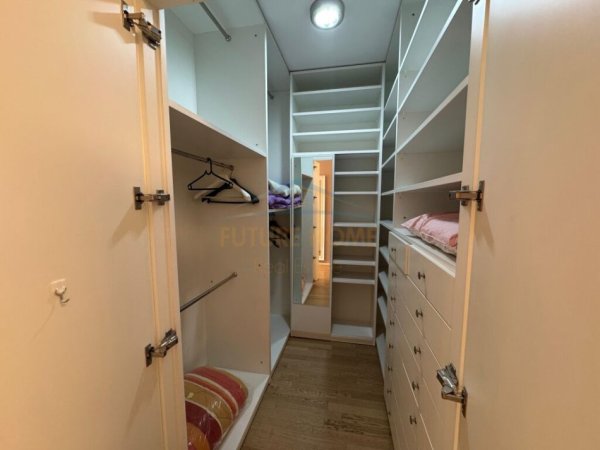 Tirane, jepet me qera apartament 3+1+Aneks+Ballkon Kati 2, 186 m² 1.500 € (Sauk)