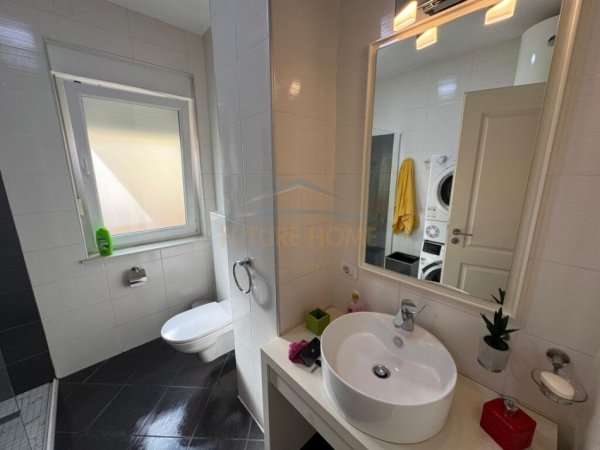 Tirane, jepet me qera apartament 3+1+Aneks+Ballkon Kati 2, 186 m² 1.500 € (Sauk)
