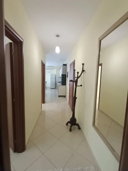 Vlore, jap me qera apartament 2+1+Ballkon Kati 4, 98 m² 350 € (Vlore)